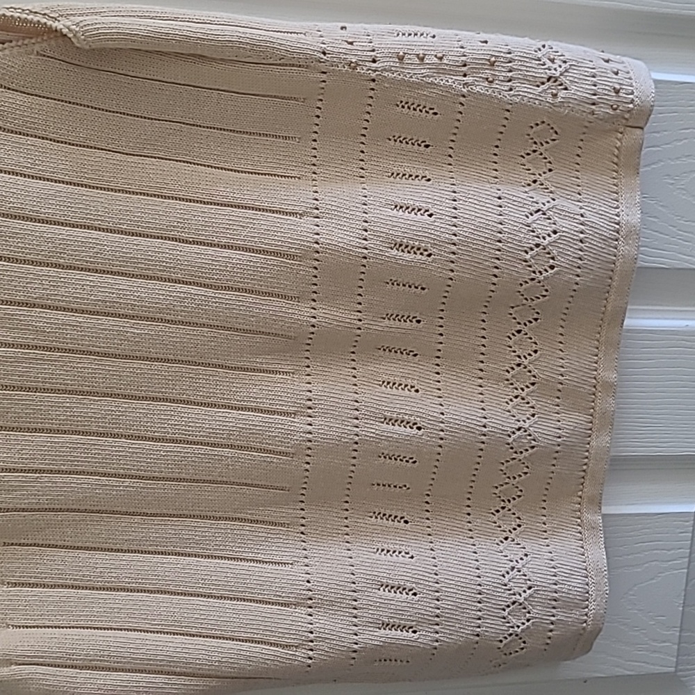 Liz Claiborne Women's V-Neck Open-Knit Sweater Tank in Light Beige - Picture 7 of 7
